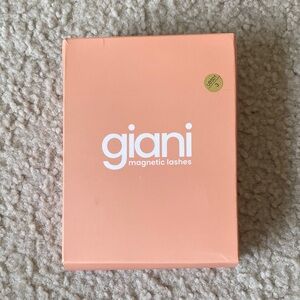 NEW IN BOX - GIANI MAGNETIC LASHES - ONE PAIR FOR ONE EYE ONLY